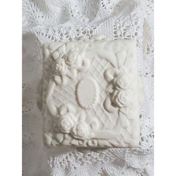 Ceramic Bisque Embossed Trinket Box with Lid ~Vintage~ - Picture 6 of 6